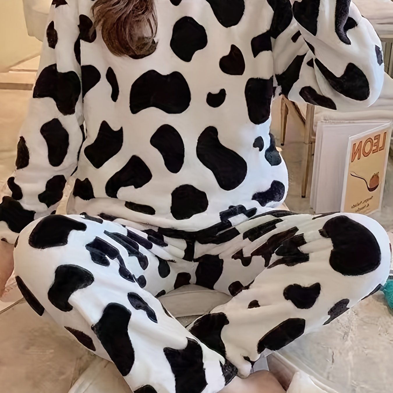 Women's Cow Print Flannel Pajama Set: Long Sleeve Top & Pants, Cozy Winter Sleepwear