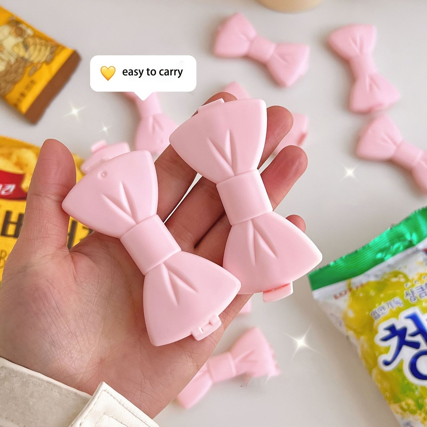 Seal in freshness with our Pink Bow Seal Clips! This 2-pack of polypropylene bag sealers is perfect for snacks and food preservation. Featuring a cute butterfly-style closure, these versatile kitchen accessories are perfect for Christmas, Halloween