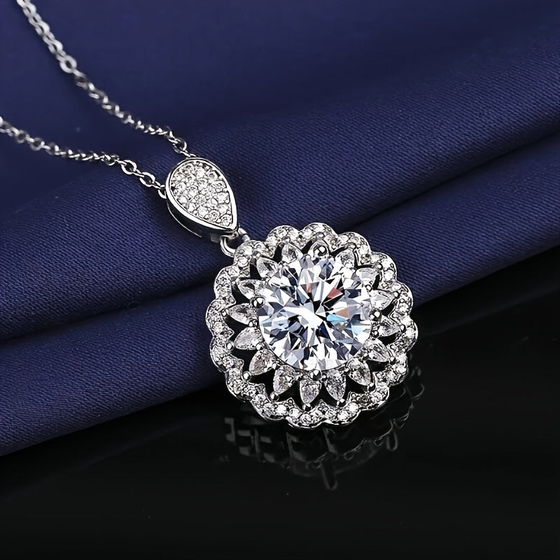 Sophisticated 5ct Moissanite Sunflower Pendant Necklace - Chic and Minimalist Style, Ideal for Everyday Wear or Gifting