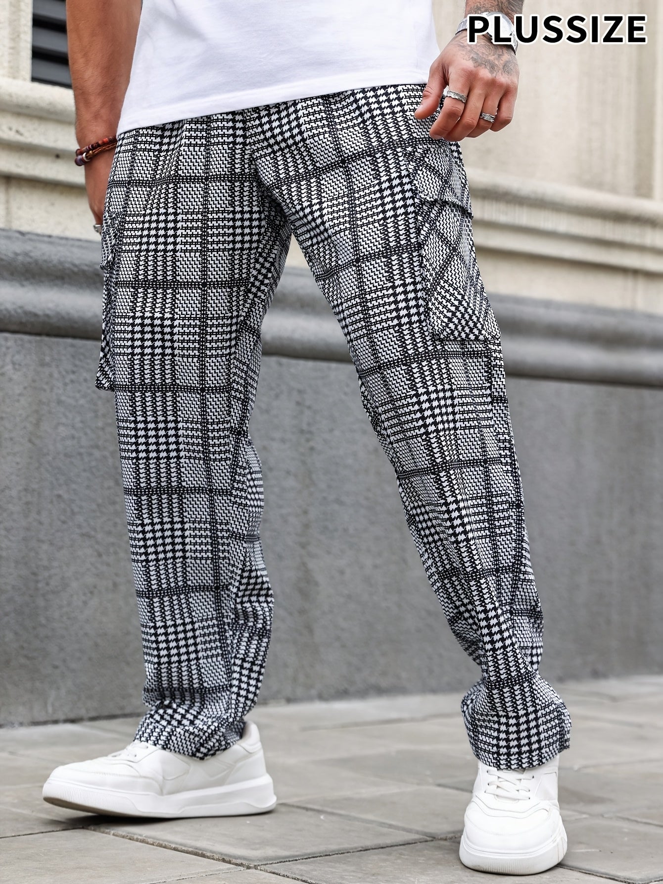 Men's plus size casual straight-leg pants in loose fit, striped polyester. Ideal for evening dates and street style. Stylish and comfortable non-stretch fabric, perfect for couples matching