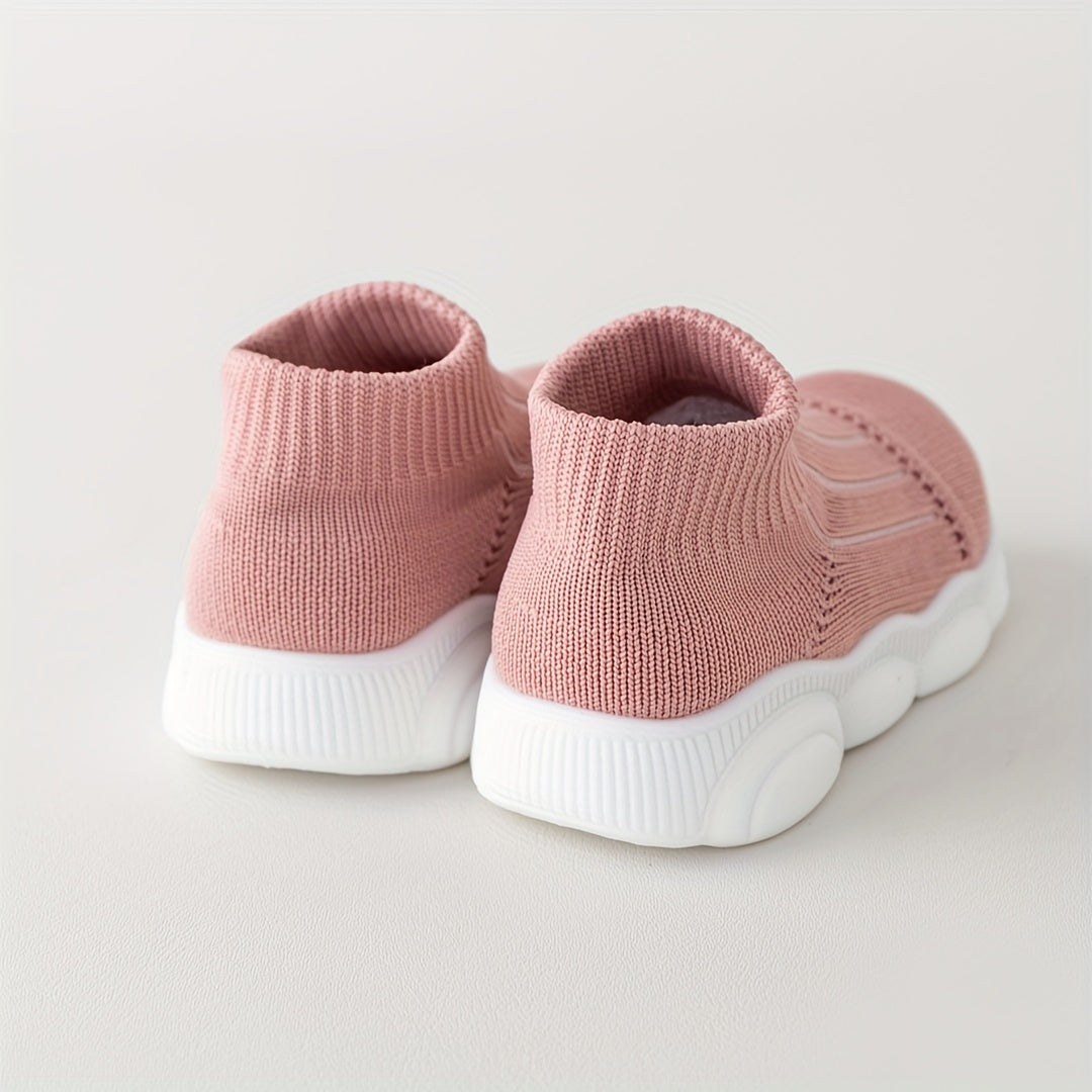 Fashionable slip-on sneakers for babies and toddlers with a breathable fabric and non-slip rubber sole, perfect for casual and sports wear. Available for both men and women.