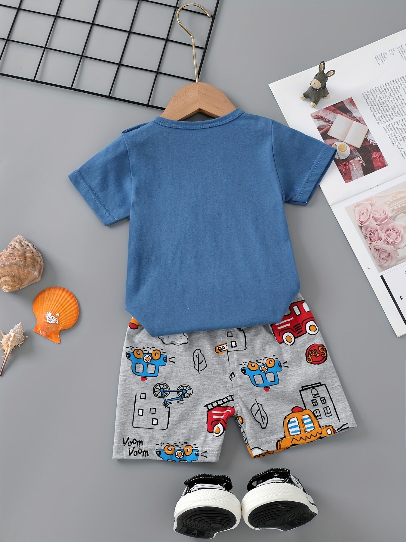 Child's taxi print tee and shorts set for summer casual wear