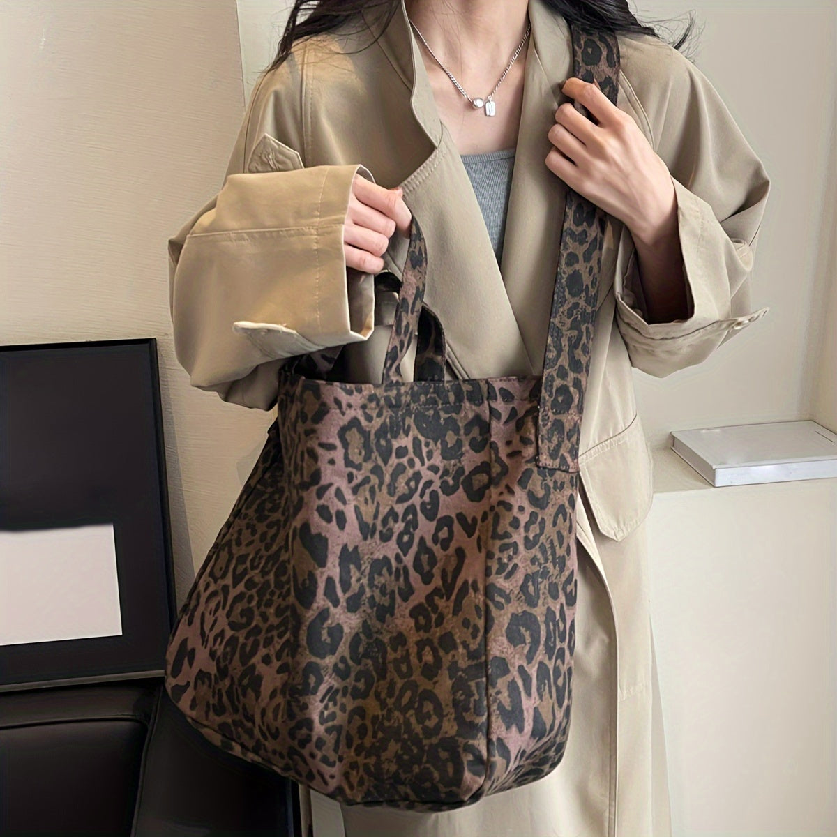 Leopard Print Tote Bag for Women – Stylish, Large Capacity, Versatile, Zipper Closure