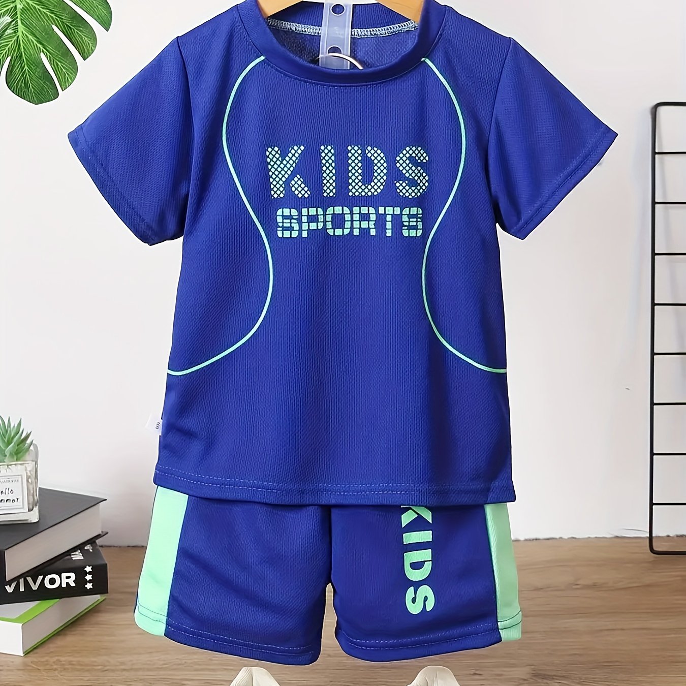 Children's quick-drying sports suit with short-sleeved shorts and KIDS SPORTS printed t-shirt, made with lightweight and comfortable quick-drying fabric.