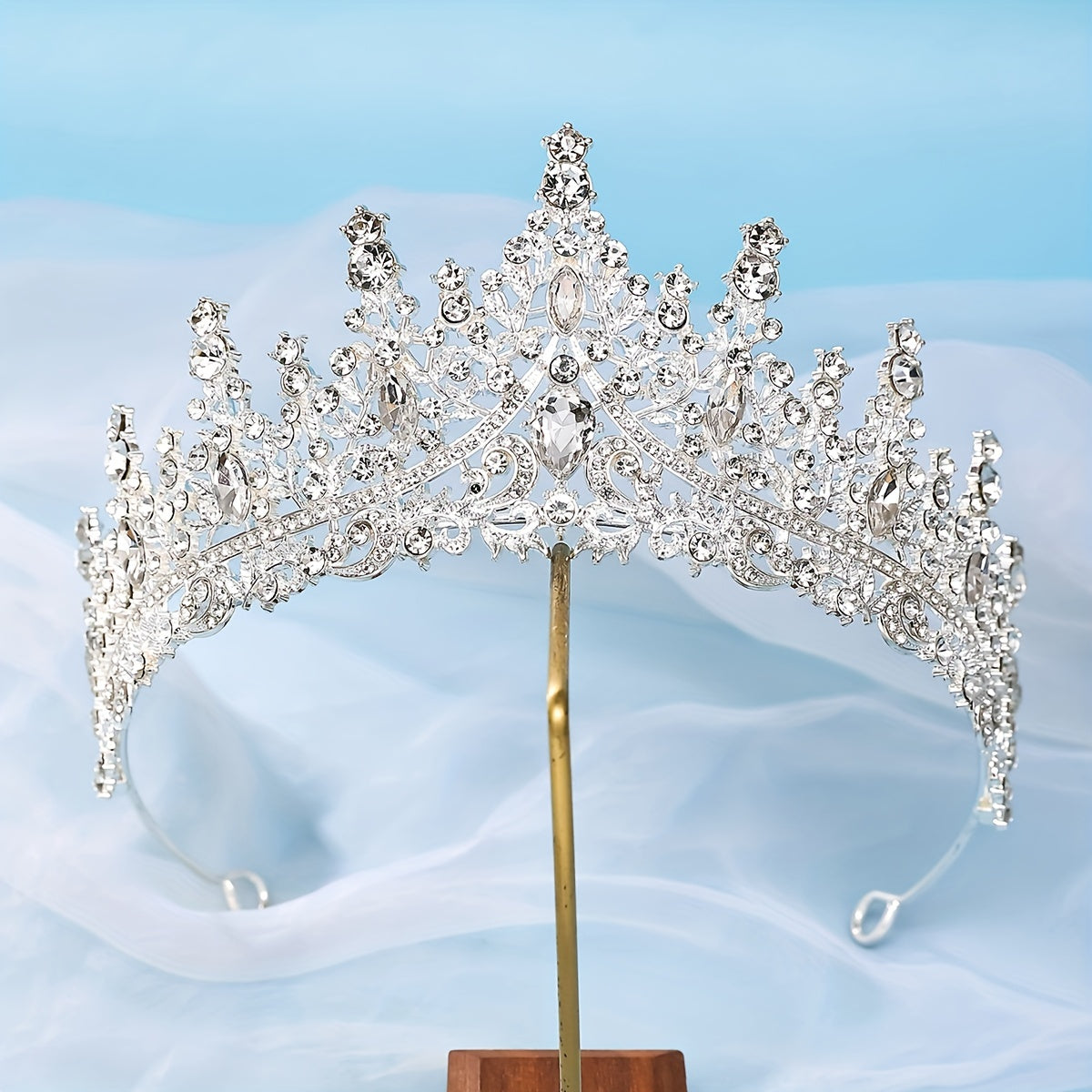 Silver alloy rhinestone tiara for elegant weddings and parties.