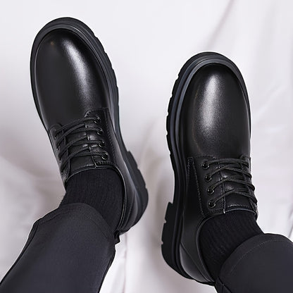 Black British style men's casual shoes with thick soles, suitable for business and leisure. Ideal for all seasons, including autumn and spring.