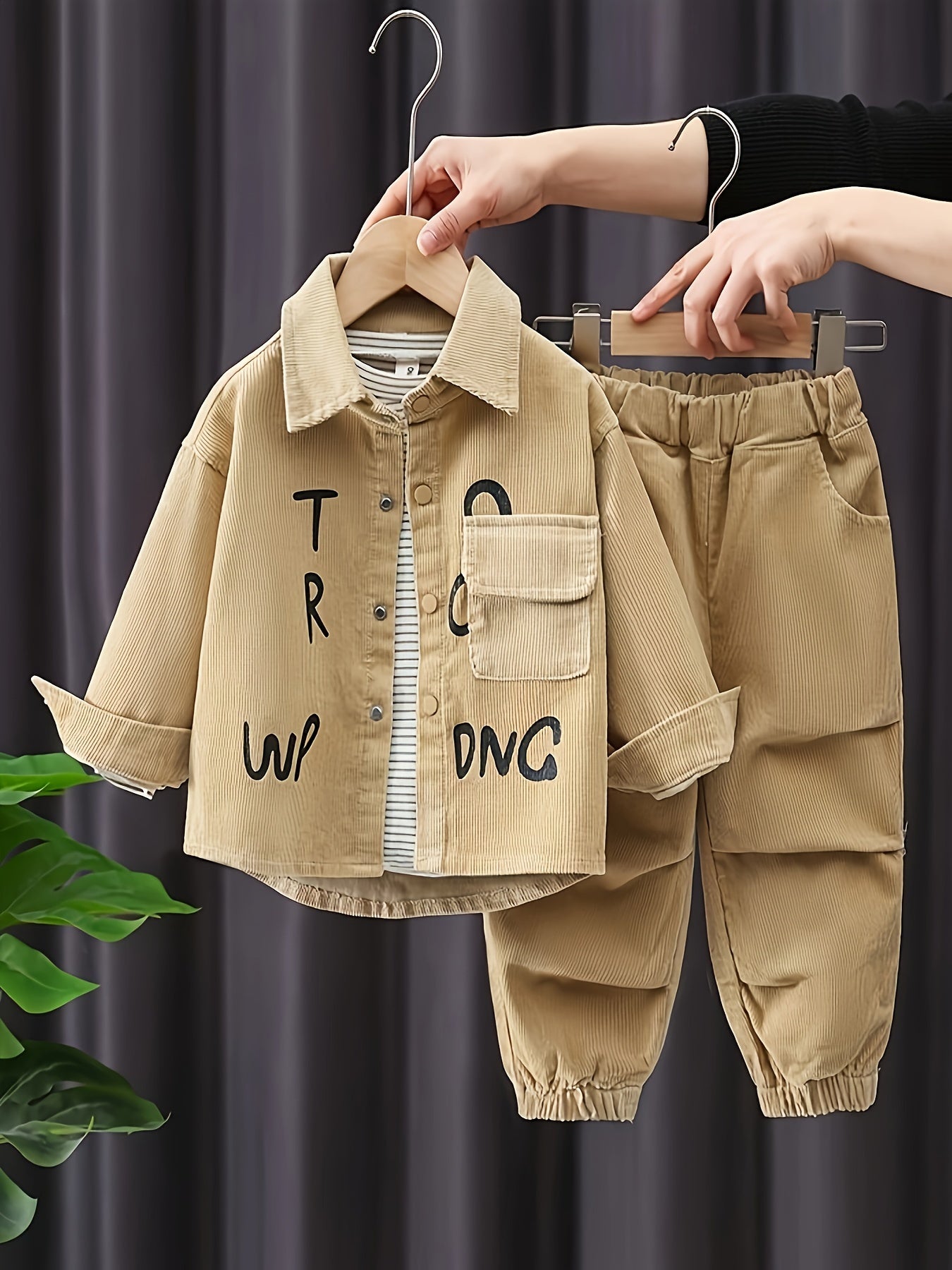 Please refer to the length of the clothes before measuring. Boys' spring and autumn suit with letter print and corduroy jacket, ideal for outdoor activities.