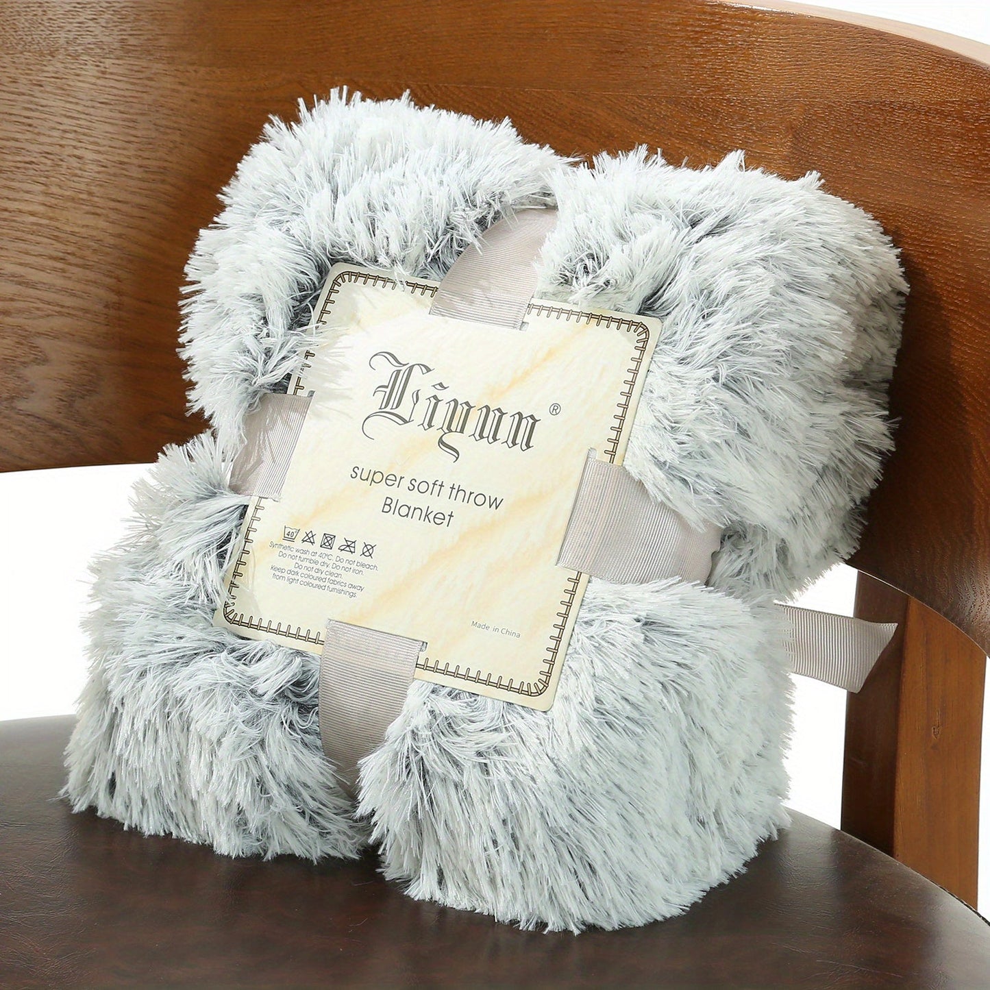 Soft and comfortable double-layer plush sofa blanket, perfect for keeping warm and cozy in your office, on the couch, bed, or during a nap. Ideal for both home and office use.