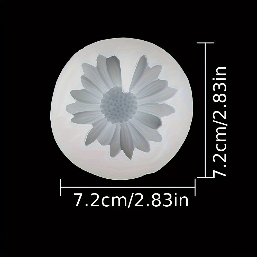 Silicone mold with Daisy and Sunflower design for Aromatherapy Candles and Baking - a versatile tool for crafting with intricate petal details. Ideal for making DIY decorations and sourcing candle making supplies.