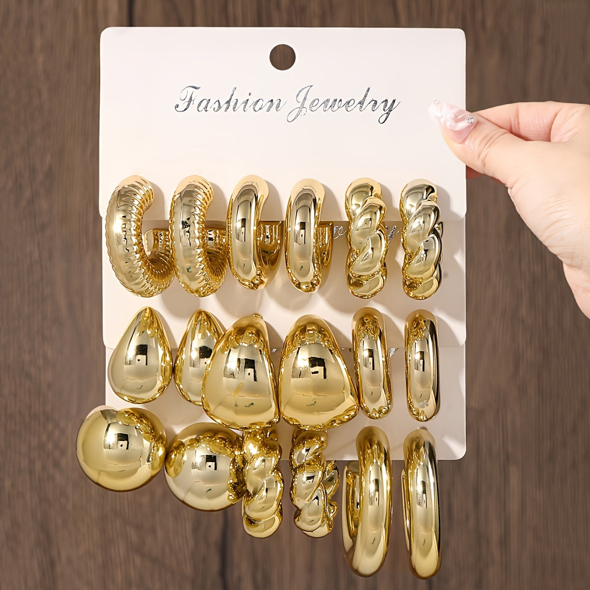 Stylish and Minimalist 18-Piece Hoop Earring Set for Women - Modern Plastic Earrings with Stainless Steel Posts, Perfect for Everyday and Travel - A Versatile Addition to Your Wardrobe for Any Season.