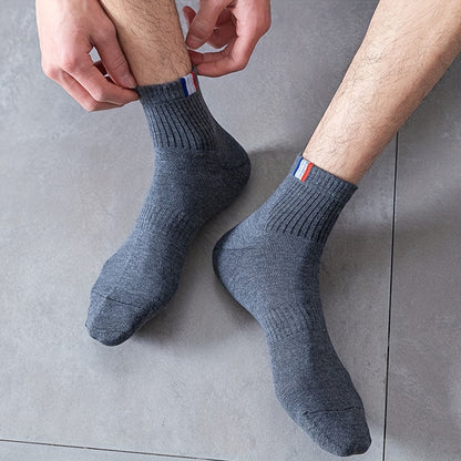 Men's Solid Sport Crew Socks, 5 pairs, breathable and comfortable for all seasons.