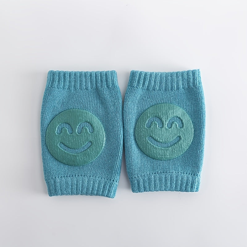 Knitted knee pads with smiley face for boys, ideal for autumn and winter