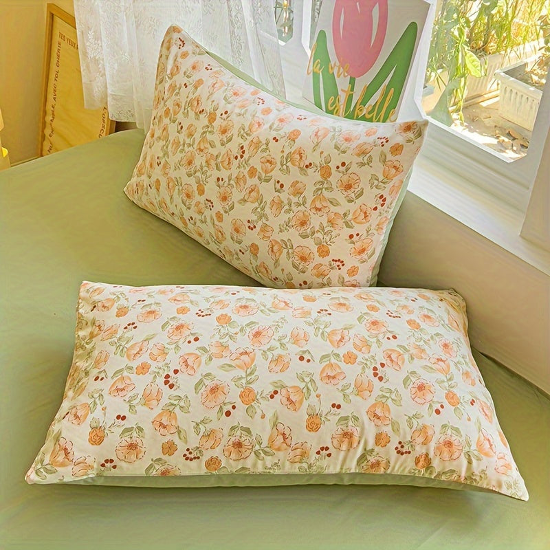 One pack of 1 piece small floral fresh INS style pillowcase. It is washed for a soft and comfortable feel with a floral print design.