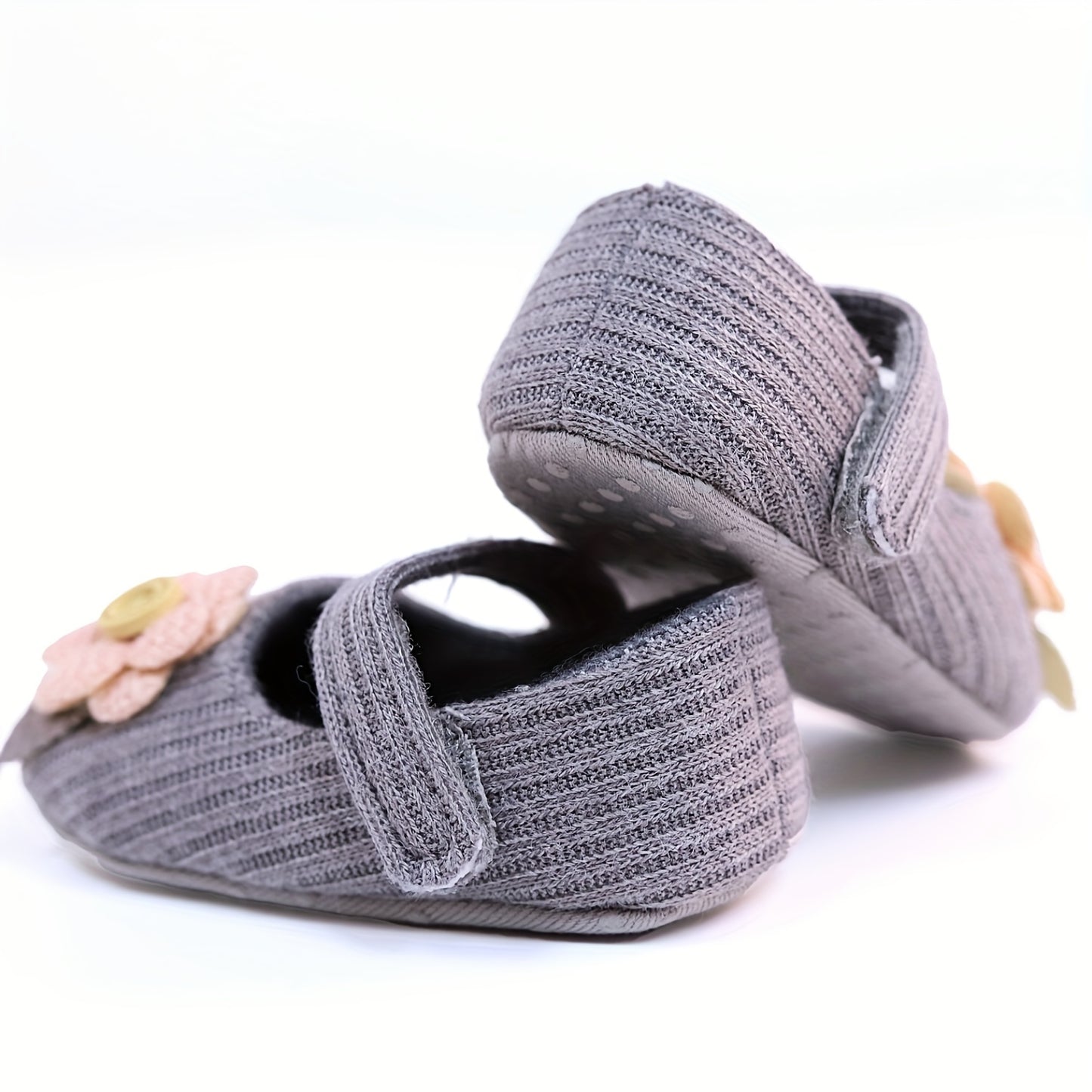 Stylish, comfortable Mary Jane shoes for baby girls, perfect for indoor and outdoor wear in spring and autumn.