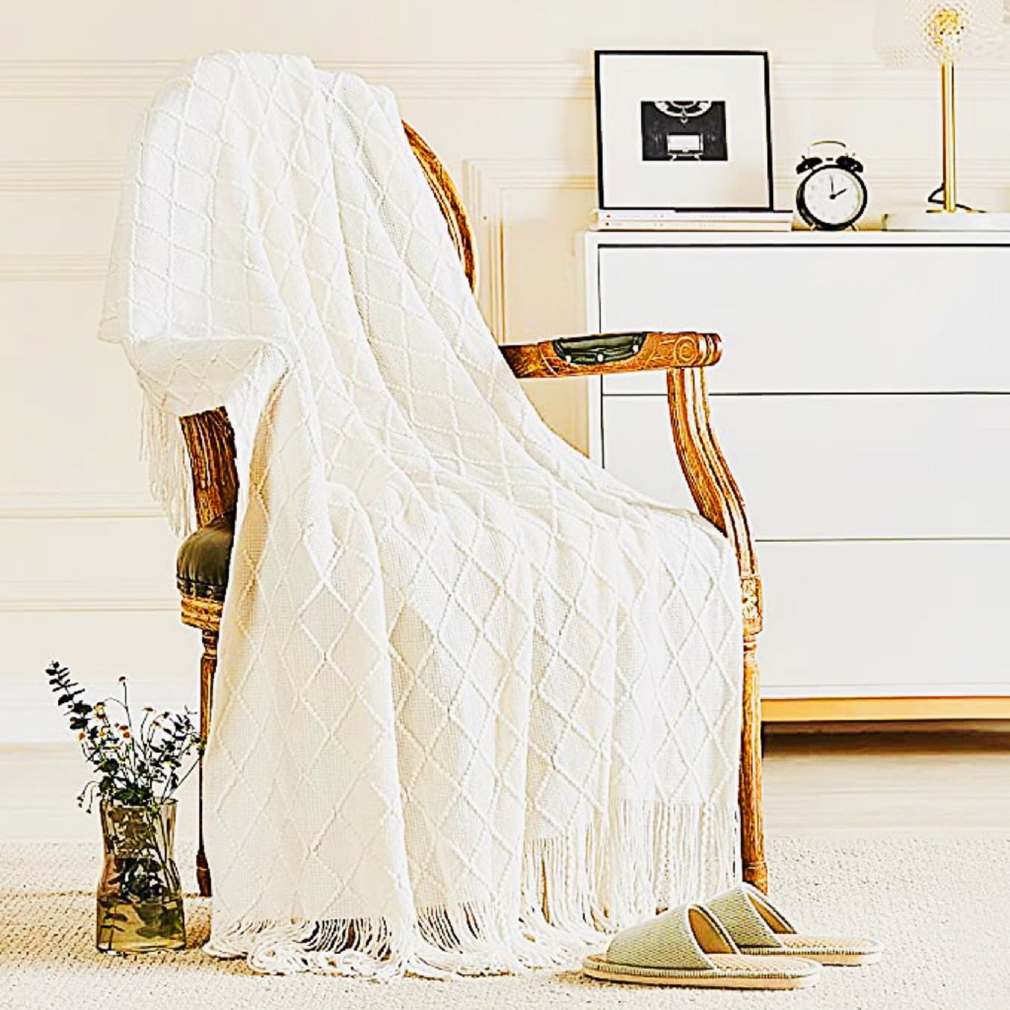 Soft and Cozy Knitted Throw Blanket with Tassels, Ideal for Couch or Bed - Enhance Your Comfort and Style