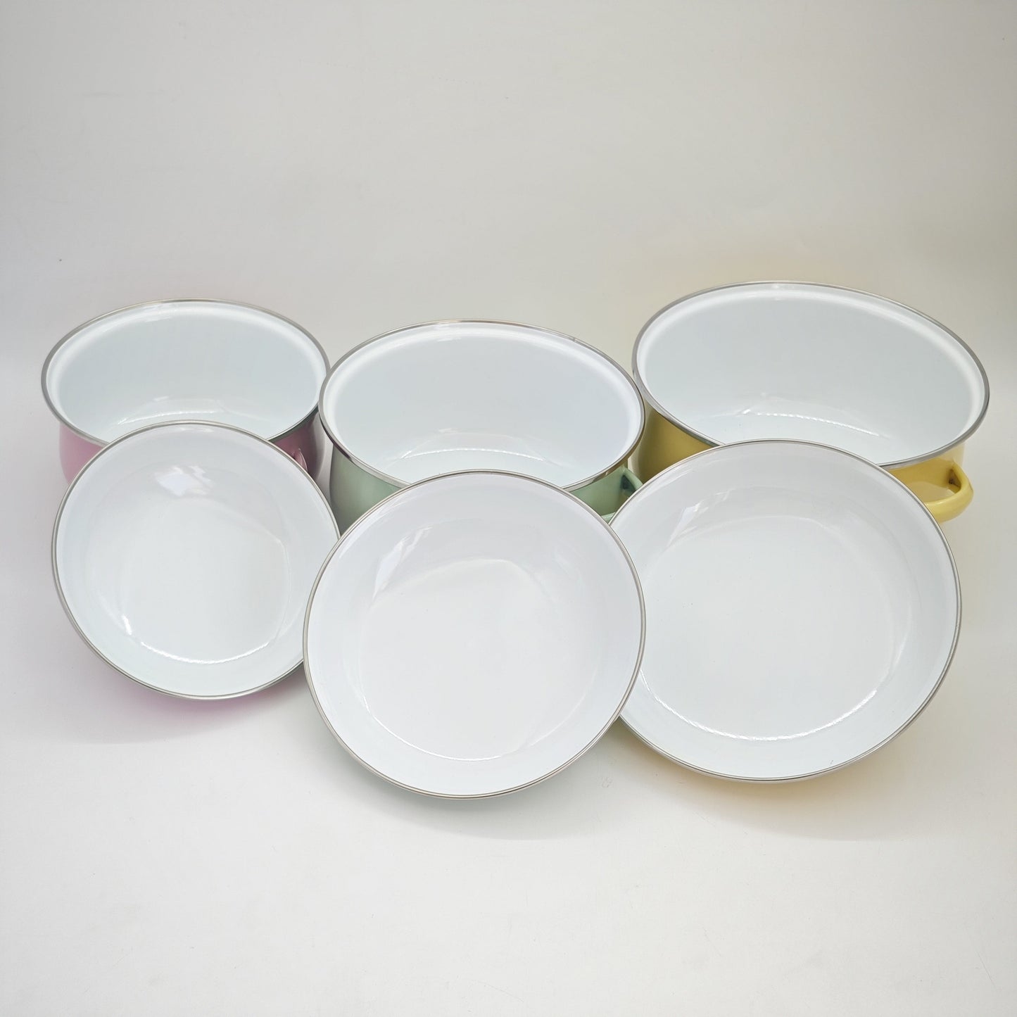 Set of 3 enamel cookware pieces - Includes large capacity pots with lids, vintage style stockpots with handles. Perfect for oil storage and cooking in the kitchen.