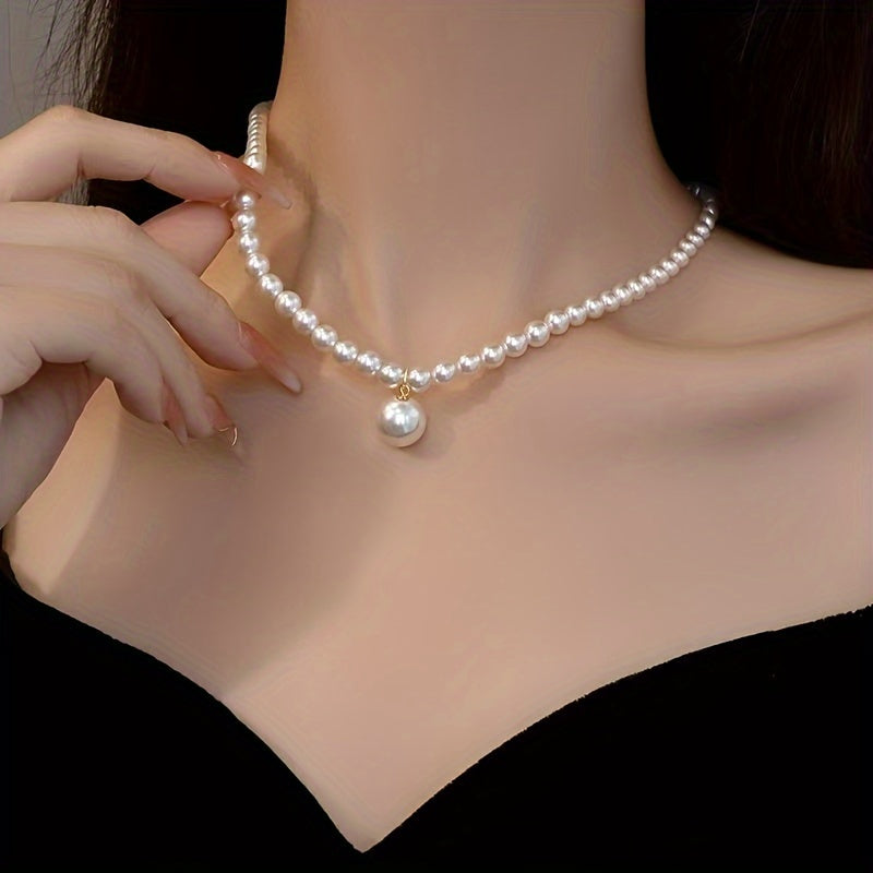 Classic and opulent freshwater pearl strand necklace, free of plating, a sophisticated accessory suitable for everyday elegance. Ideal gift for Mother's Day, exuding timeless fashion for glamorous parties and special events.