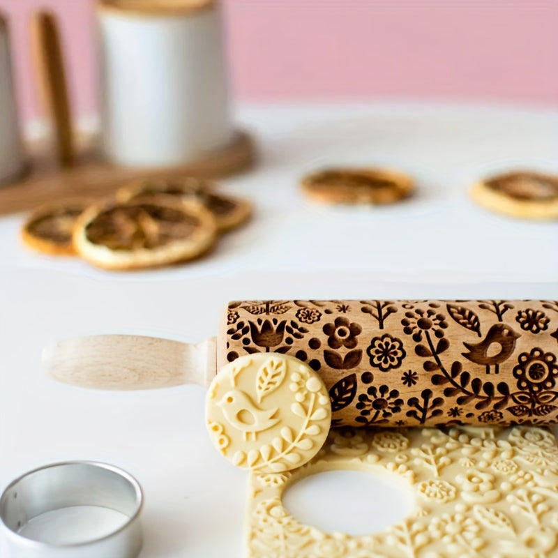 Wooden rolling pin with embossed patterns for biscuits - laser engraved for cookie dough with safe, decorative patterns - kitchen tool made of food-safe wood.