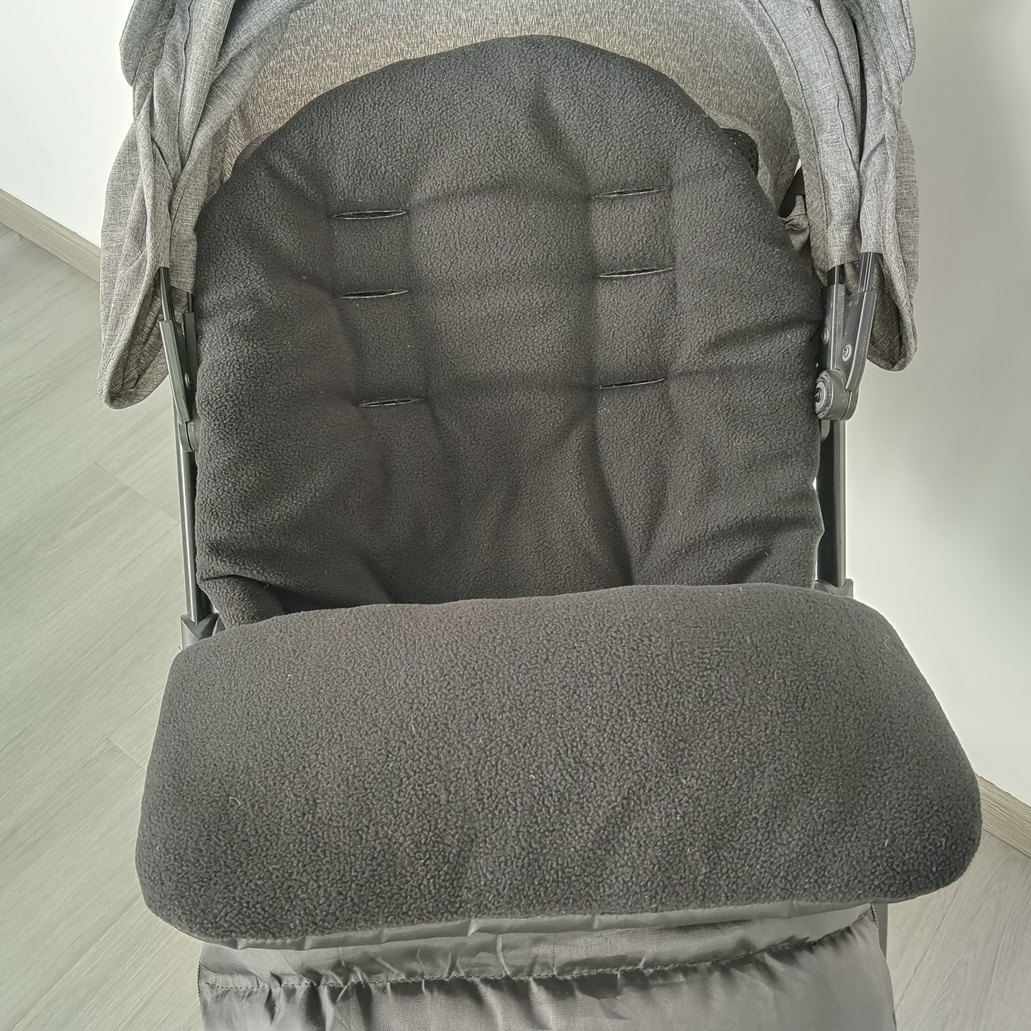 Cozy and Insulating Stroller Blanket - Enhanced Wind Resistance for Autumn and Winter, featuring Anti-Kick Design and made from 100% Cotton fabric