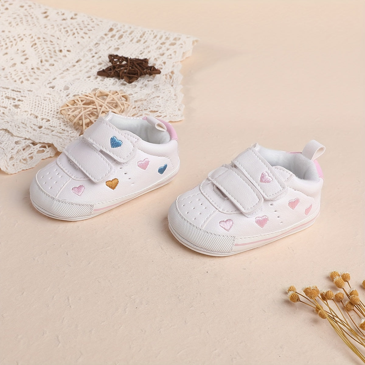 Cute and comfortable baby girl sneakers, lightweight non-slip shoes for all seasons.