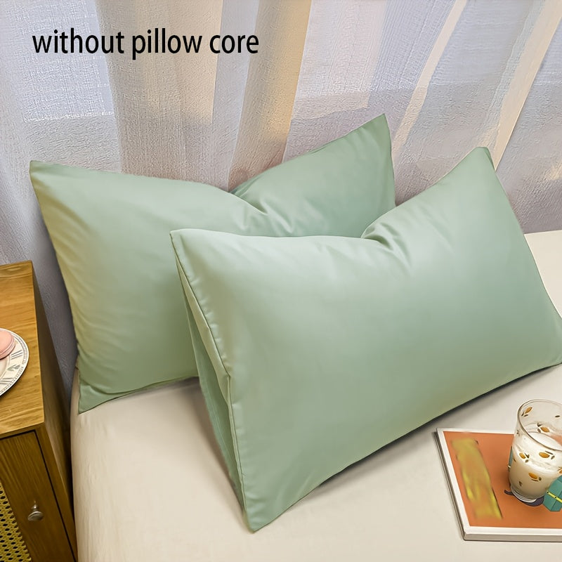 Basic set of 2 rectangular pillowcases made of 90g solid color fleece material, featuring an envelope closure design. These pillowcases are ultra soft, breathable, and machine washable, suitable for use in bedrooms, guest rooms, hotels, and more. The