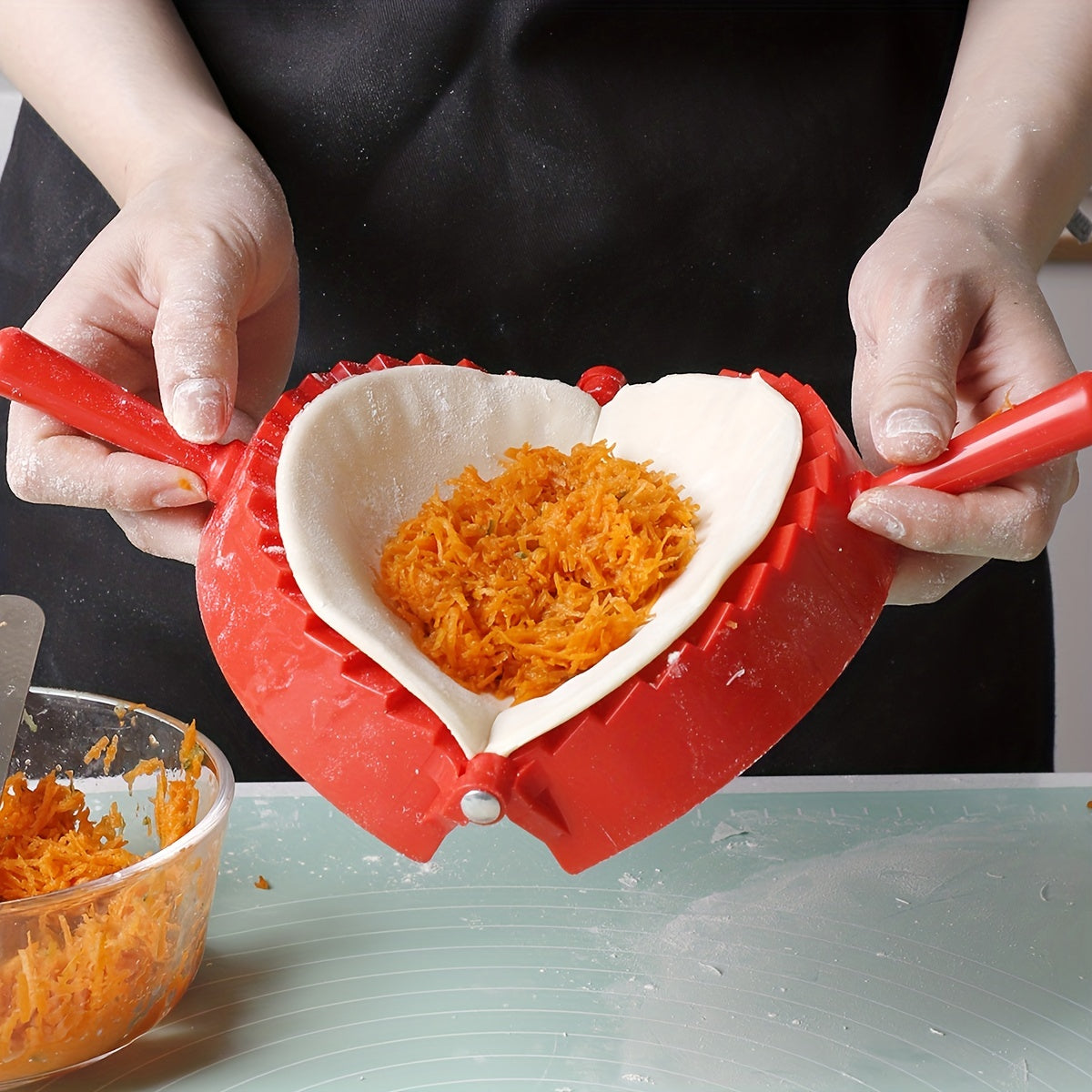 1 piece or 4 pieces of Dumpling Mold made of plastic. These manual Dumpling Makers also double as Dumpling Wrappers and Empanada Makers, making them versatile Kitchen Gadgets and Accessories.