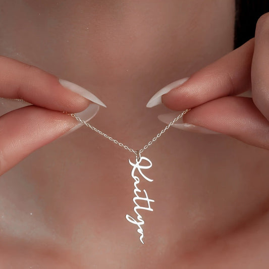 Chic and Stylish Personalized Stainless Steel Name Necklace - Vertical Pendant with Cursive Script, Ideal Present for Women, Customized Necklace for Her, Timeless and Minimalistic Design