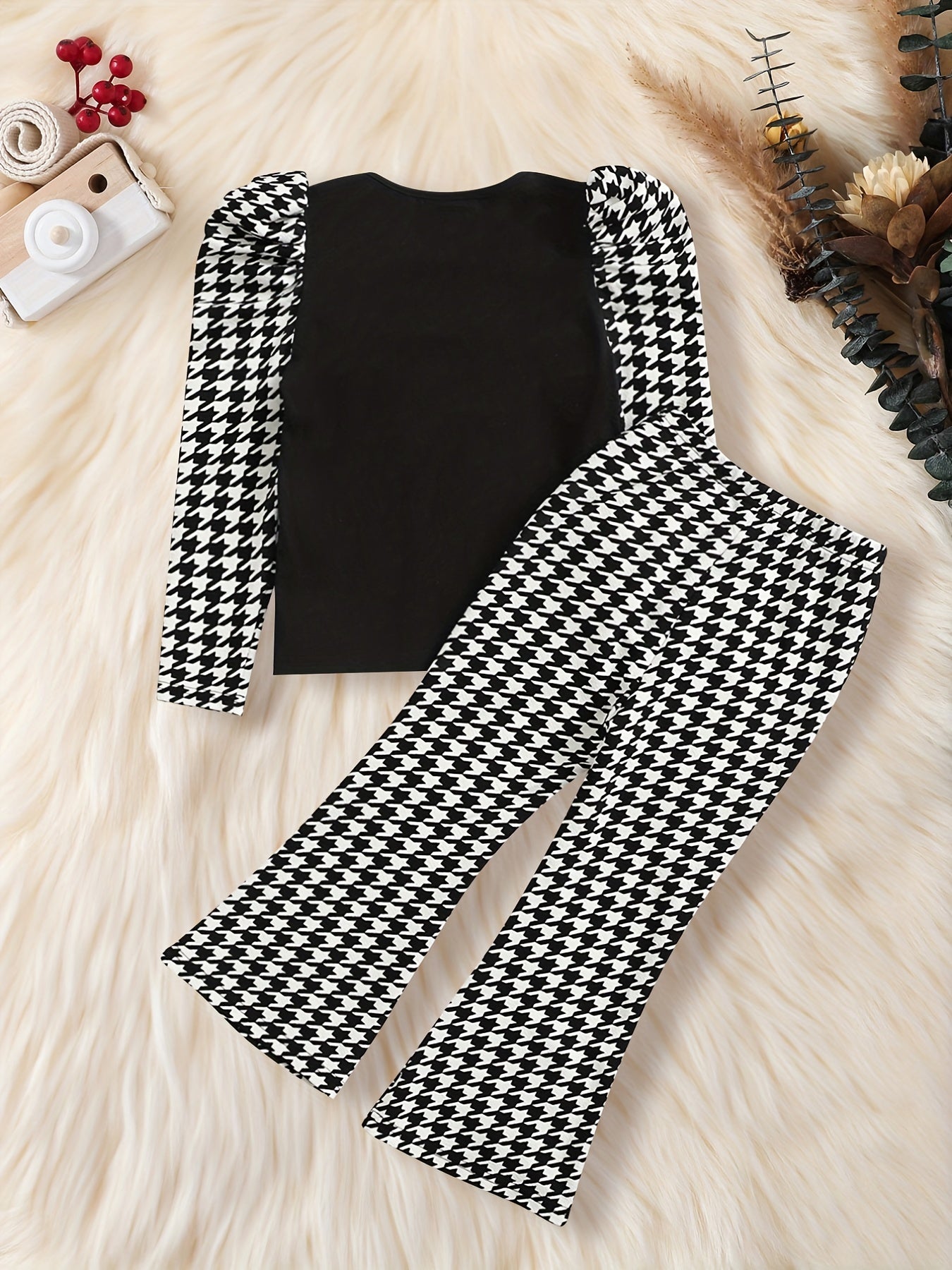 Long Sleeve Heart Print Houndstooth Top & Pants Set for Girls, Casual Outdoor Outfits for Spring and Fall.