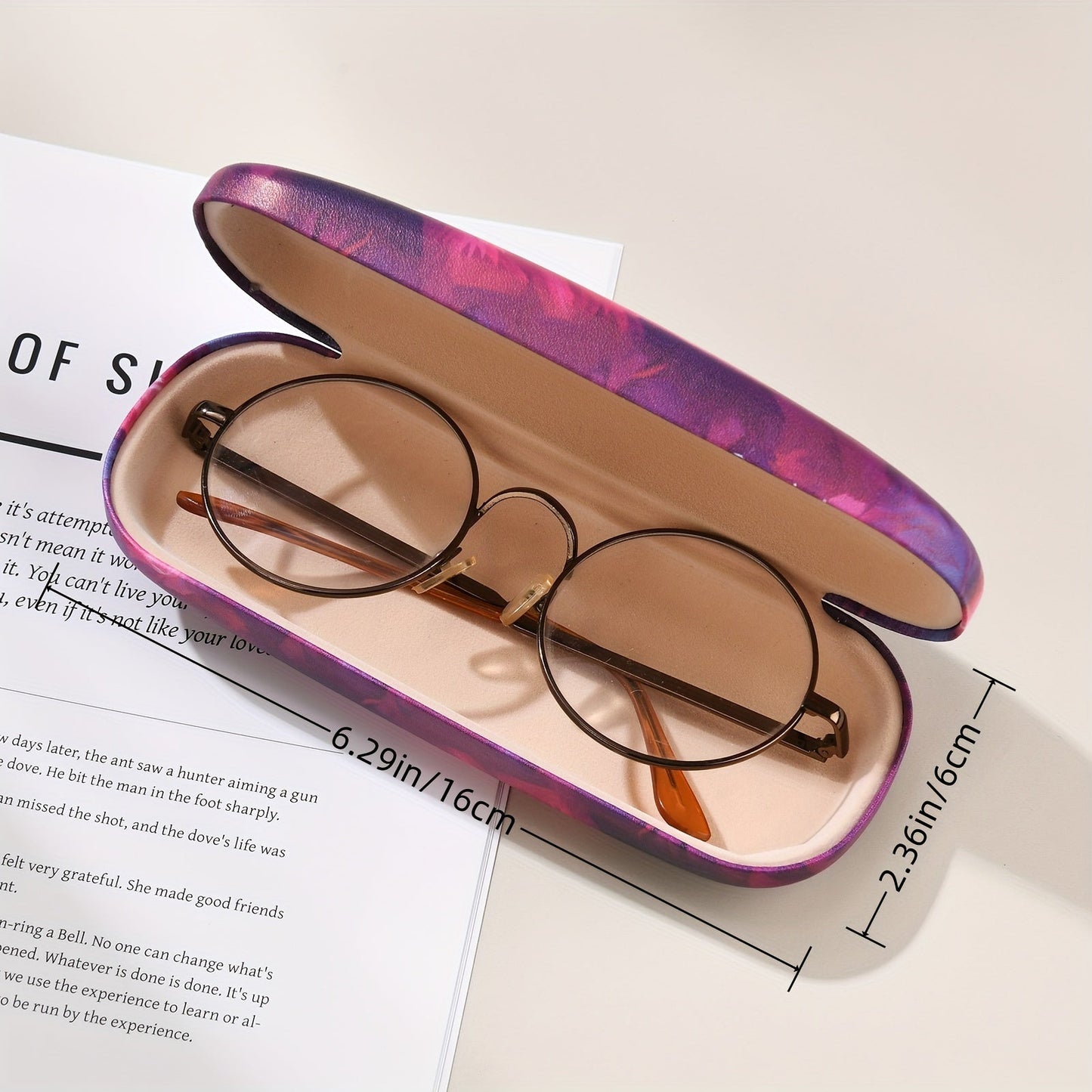 Stylish and custom eyewear case, perfect for storing your fashionable glasses. A trendy and chic storage box for ladies' eyewear, ideal for gifting to friends.