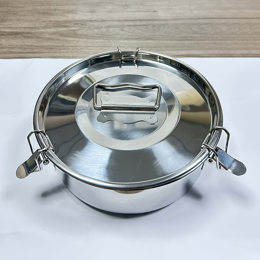 Essential stainless steel flan mold with lid, handle, and 1.5QT capacity. Perfect for baking chocolate, cupcakes, and pudding on the go.