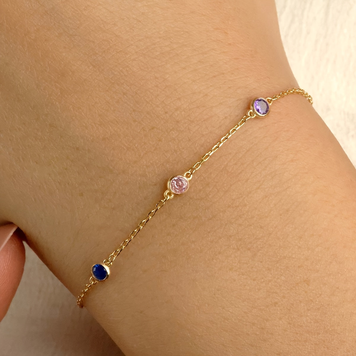 Design a chic birthday stone bracelet with 2-4 birthstones, made of 18K plated stainless steel. Ideal for creating personalized family birthstone jewelry, multi-stone accessories, and thoughtful gifts for Mother's Day and birthdays.