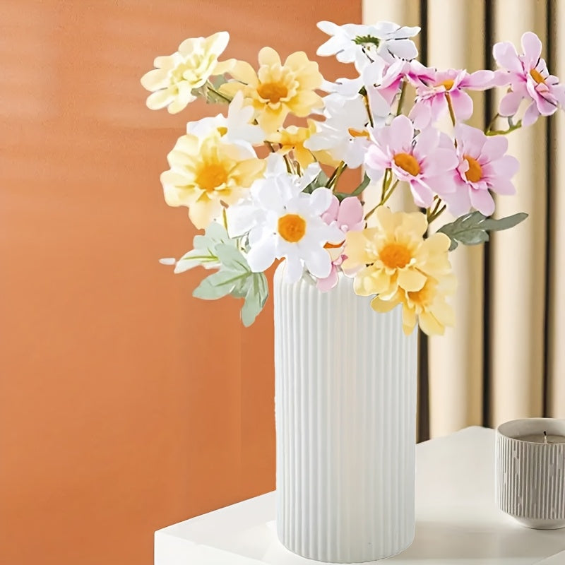 Contemporary Striped Plastic Vase - European-inspired, ideal for fresh flowers & home décor.