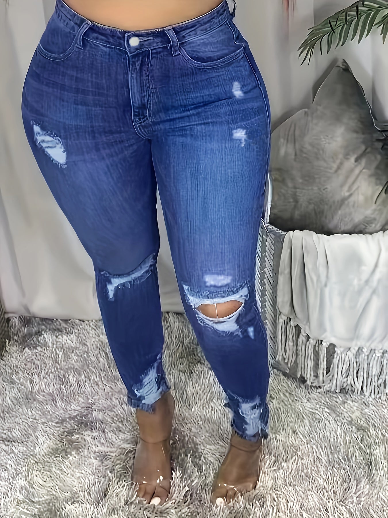 High-waisted ripped skinny jeans for women, with stretch denim blend of 95% spandex and 5% spandex. Solid color, 390g/m² woven fabric in fashionable distressed style. Suitable for all