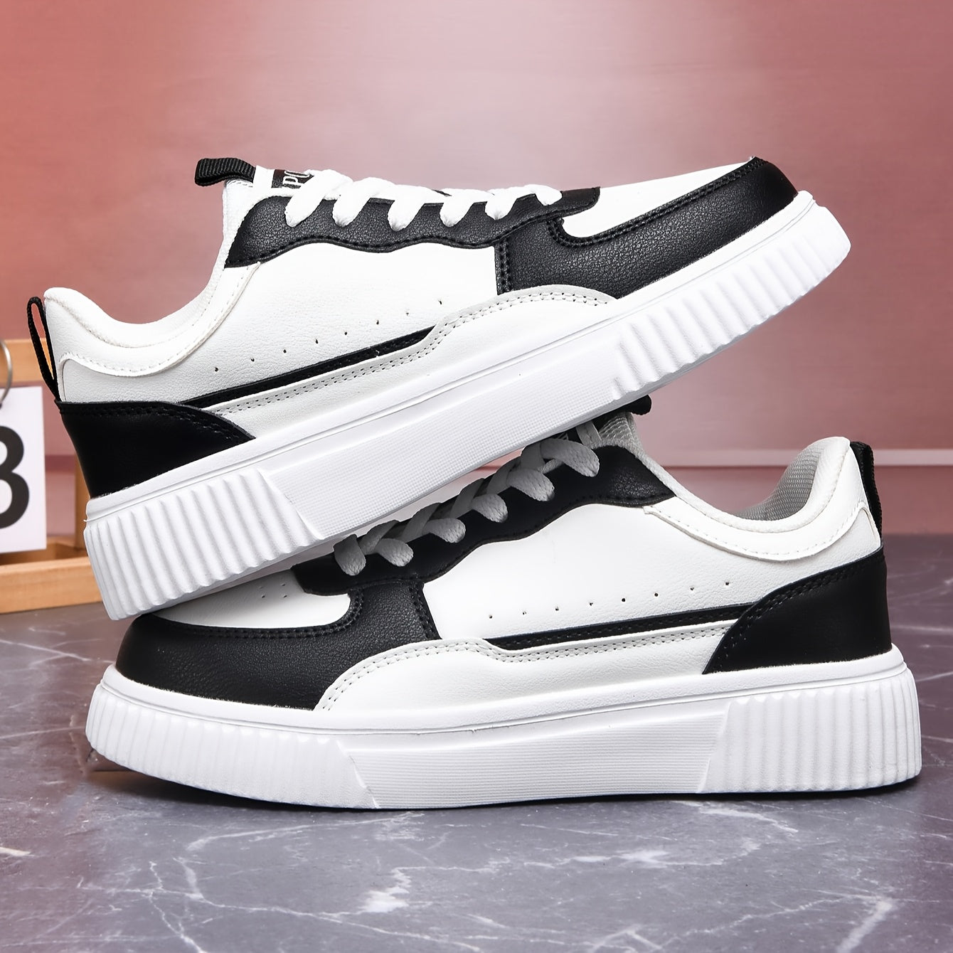 Women's low-top fashion sneakers with geometric pattern, breathable lining and insole, EVA outsole, thick sole, versatile.