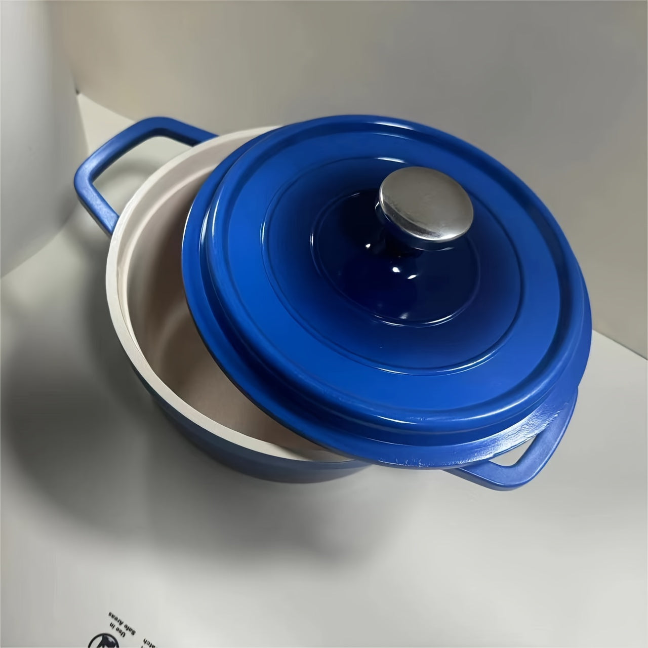 Multi-functional Enamel Soup Pot with Lid - Made from Cast Aluminum, Featuring Dual Handles, Ceramic Coating, Ideal for Home Kitchens, Suitable for Stove-top Cooking, Suitable for Stir-frying, Ceramic Inner Lining for Easy Cleaning.