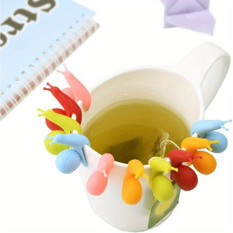 Tea Clips in the Shape of a Cute Snail, Made of Silicone, Random Color, Designed to Hang on the Side of a Mug to Hold Tea Bags