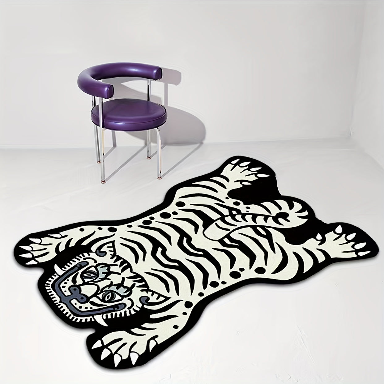 This Short-Haired Exquisite Faux Cashmere White Tiger Rug is a unique and creative home decor piece ideal for the bedroom, living room sofa, bathroom, bedside, and entrance. Made with care at 950G/㎡, it offers a luxurious and comfortable feel that is