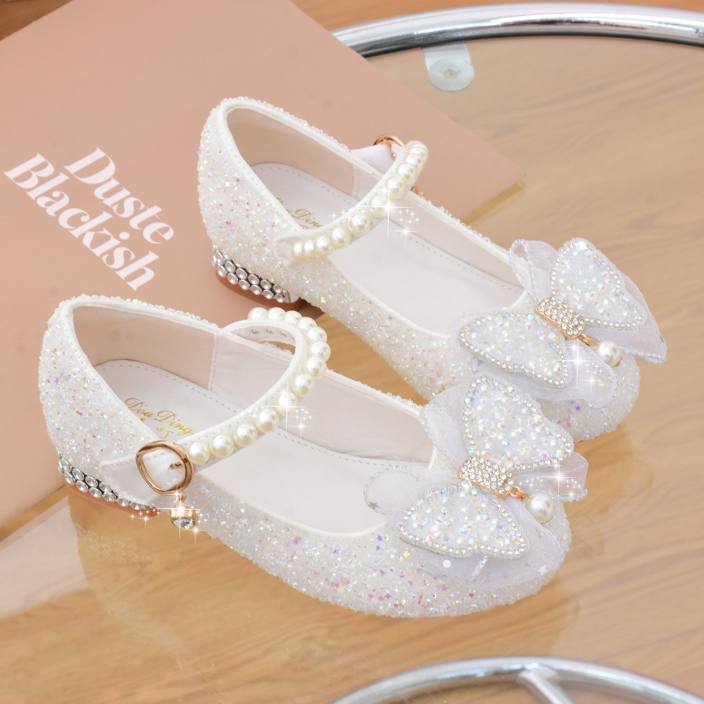 Stylish bowknot pearl high heel shoes with non-slip bottom for girls' parties in spring and fall.