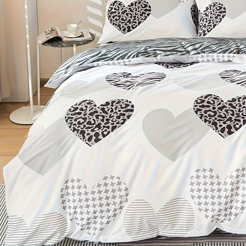 3-piece Duvet Cover Set with Fashionable Love Leopard Print, Includes 1 Duvet Cover and 2 Pillowcases (Core not included). Soft and Comfortable Bedding Set for Bedroom or Guest Room.