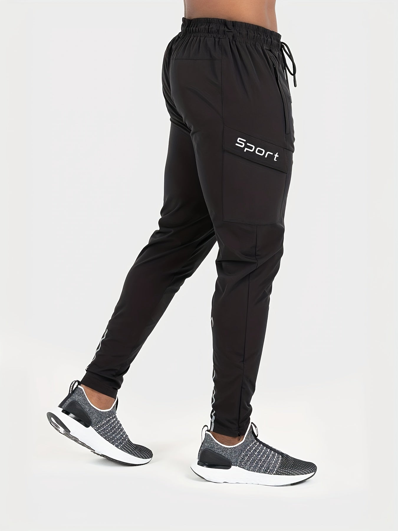 Men's athletic joggers with drawstring waist, made of 90% polyester and 10% elastane. Ideal for running, training, hiking and outdoor activities. Regular fit, tear-resistant, slight