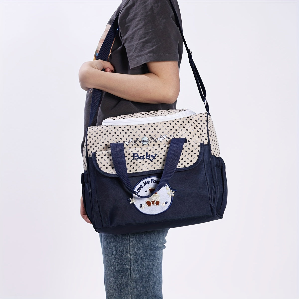 This versatile and durable messenger bag is made of lightweight polyester with a fun animal print design. It can be used as a multi-functional shoulder satchel for travel or as a cute bear diaper bag with multiple pockets for mothers. Suitable for ages