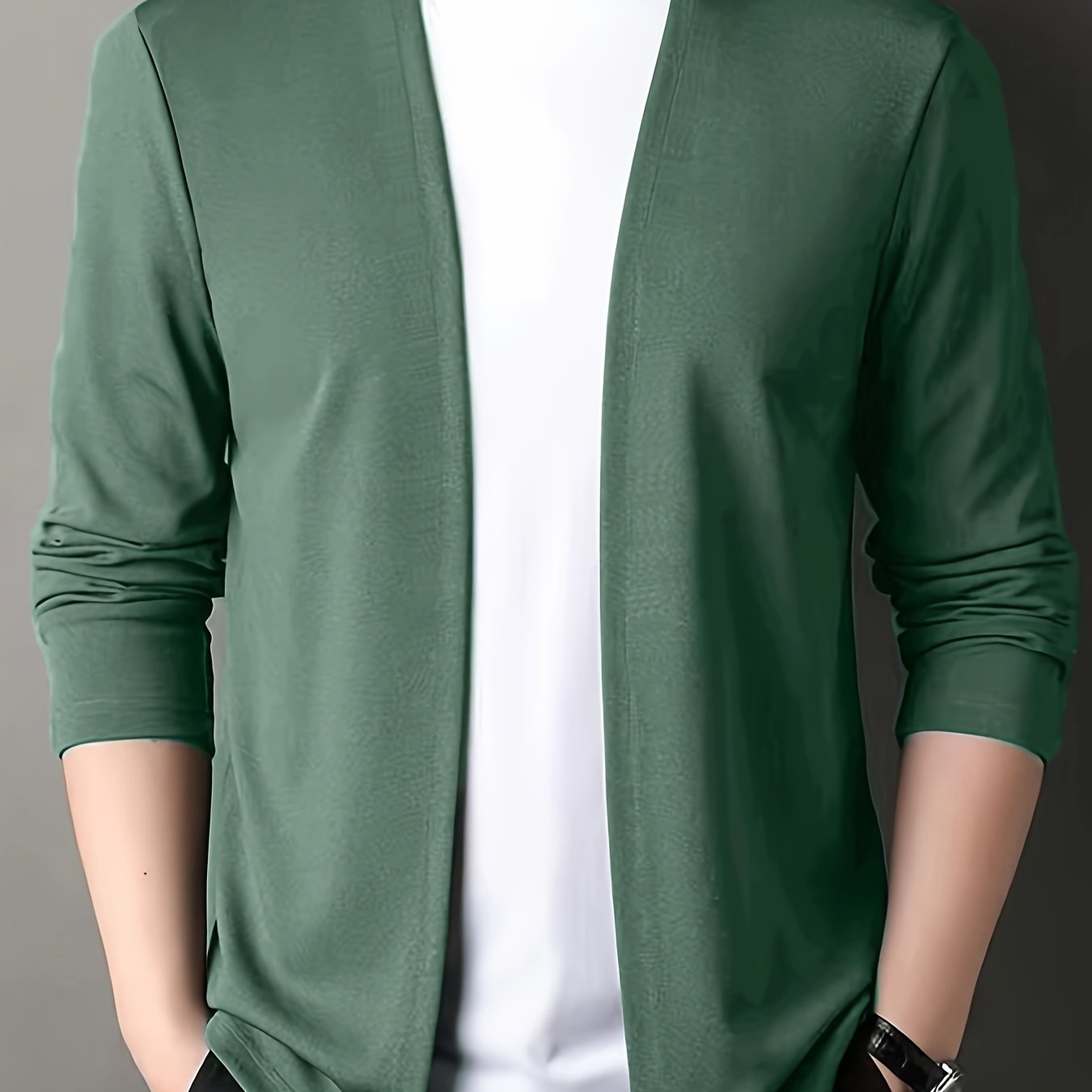 New slim fit cardigan for men, perfect for spring and autumn. Versatile, casual and on-trend.