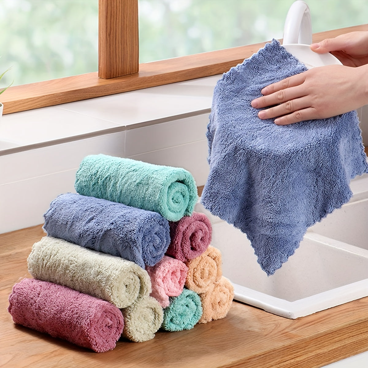 5/10pcs Solid Color Dishcloths made of bamboo fiber, super-absorbent and does not stick to oil. Ideal for household cleaning.