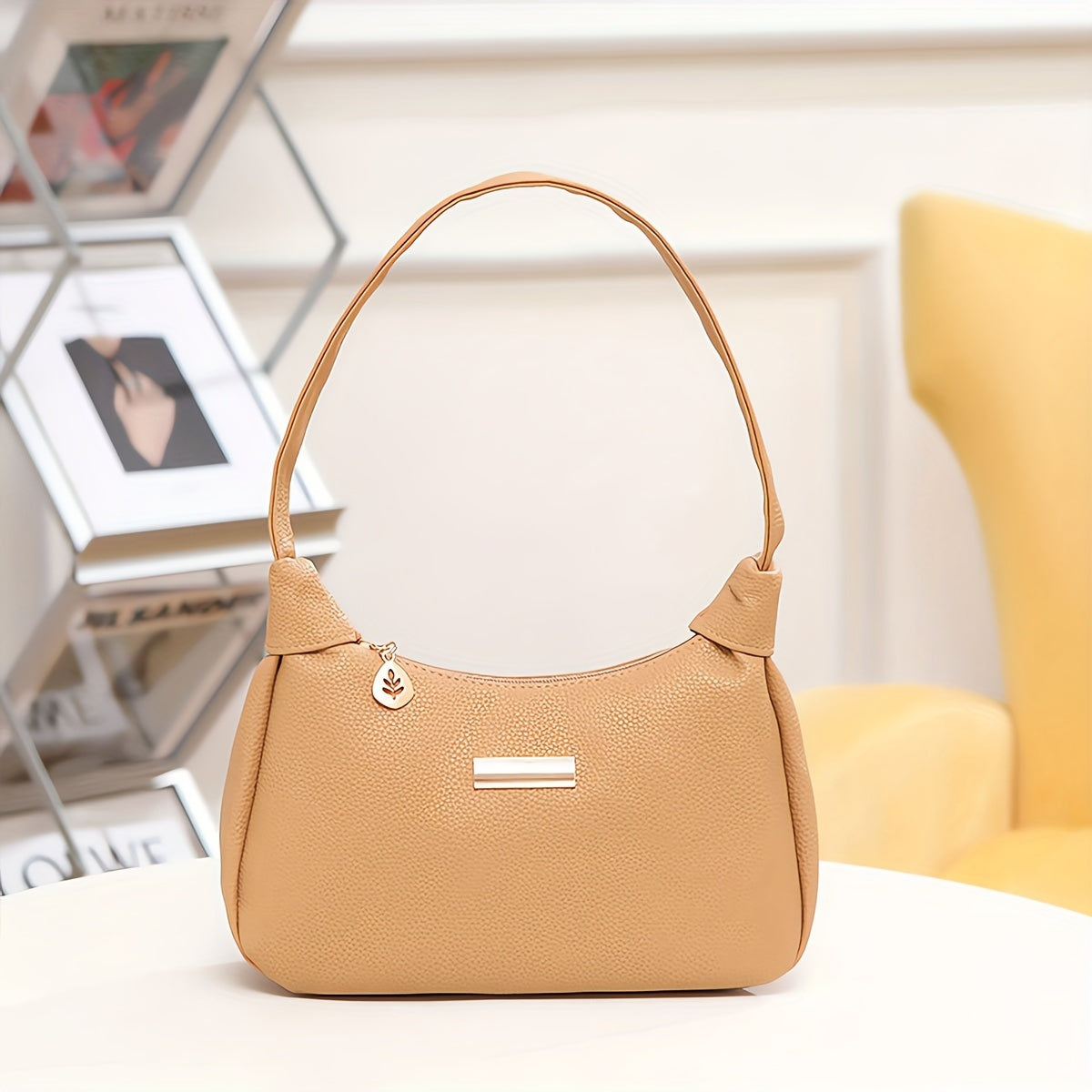 Minimalist crossbody bag for women with solid color and hardware detail, fixed straps, zipper closure, lightweight and lined with polyester. Available in black, white, pink, khaki, and