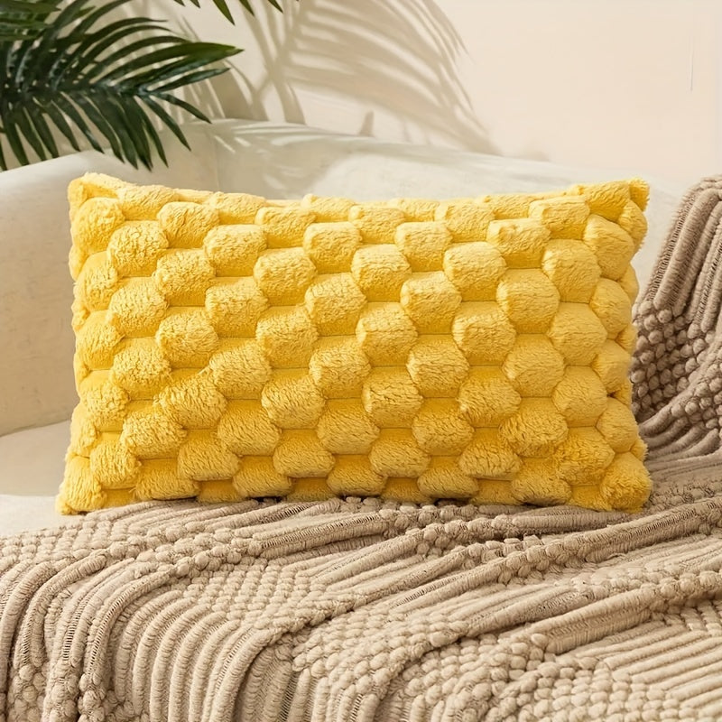 Set of 2 pineapple grid turtle pattern cushion covers in contemporary style, available in two sizes: 17.7x17.7 cm and 50.8x30.48 cm. Made of soft plush fabric, single-sided design. Ideal for adding decorative accents to your home and living room. Note