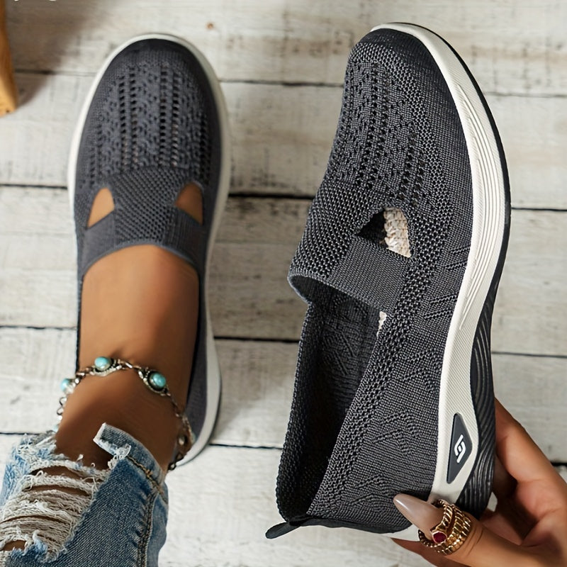 Taizhou women's slip-on sneakers are breathable and lightweight, featuring a rubber sole and fabric insole. No embellishments. Vintage style for all-season comfort, hand washable.