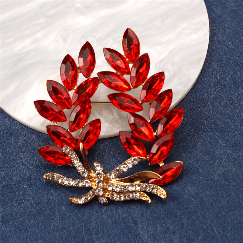 Stylish and luxurious brooch made of alloy and enamel in an irregular shape, perfect as a novelty fashion accessory for women. This faux design piece is a versatile apparel pin that adds a touch of elegance to any outfit.