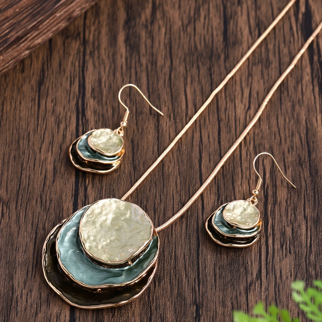 Chic and stylish Bohemian enamel jewelry set featuring a three-layer circular design made of zinc alloy. This adorable set makes a perfect gift for the special ladies in your life, ideal for holiday parties or as a girlfriend gift. Includes a necklace