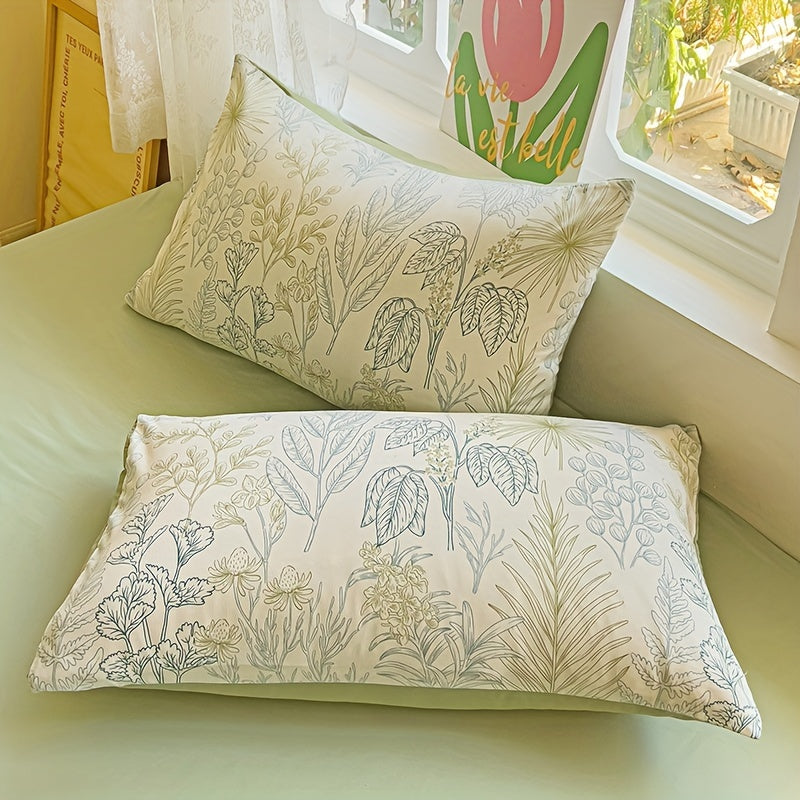 One piece of a modern floral hypoallergenic pillowcase made from deep pocket, comfortable, breathable polyester. This pillowcase is machine washable, non-fading, and perfect for dorms, bedrooms, and guest rooms. Made from 90gsm woven fabric.