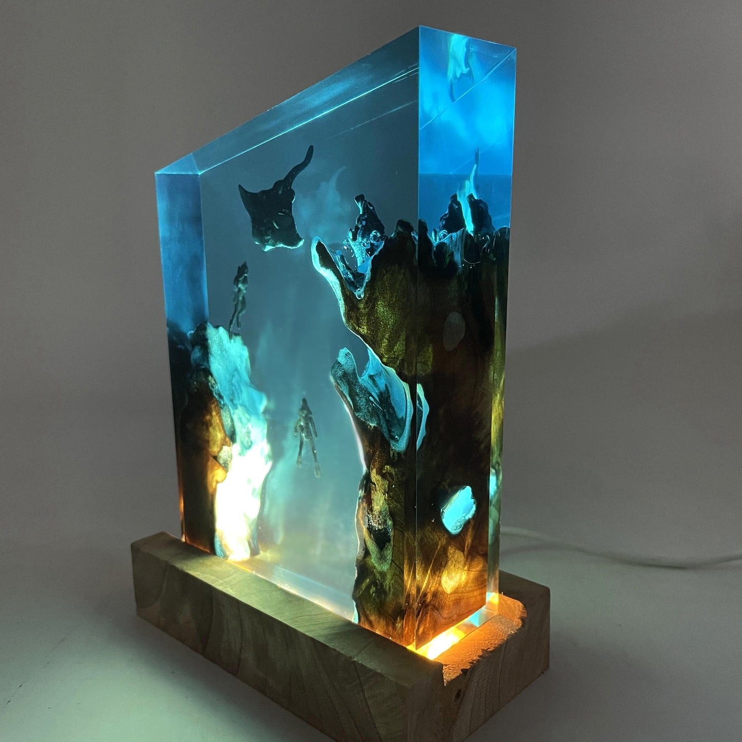 LED Batfish Resin Decor Lamp with USB Power - Geometric Coral Reef Design, Wooden Base, Switch Button, Desk/Tabletop Display